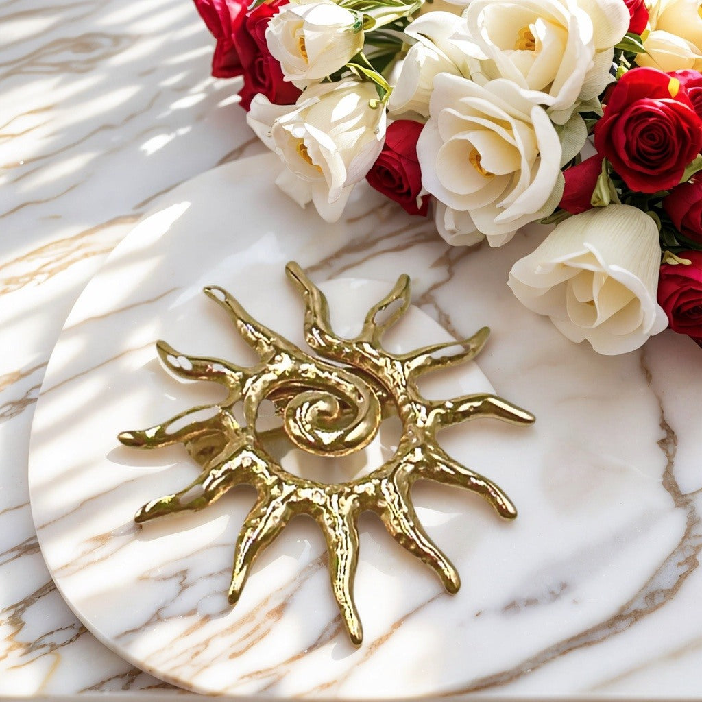 Broche soleil doré