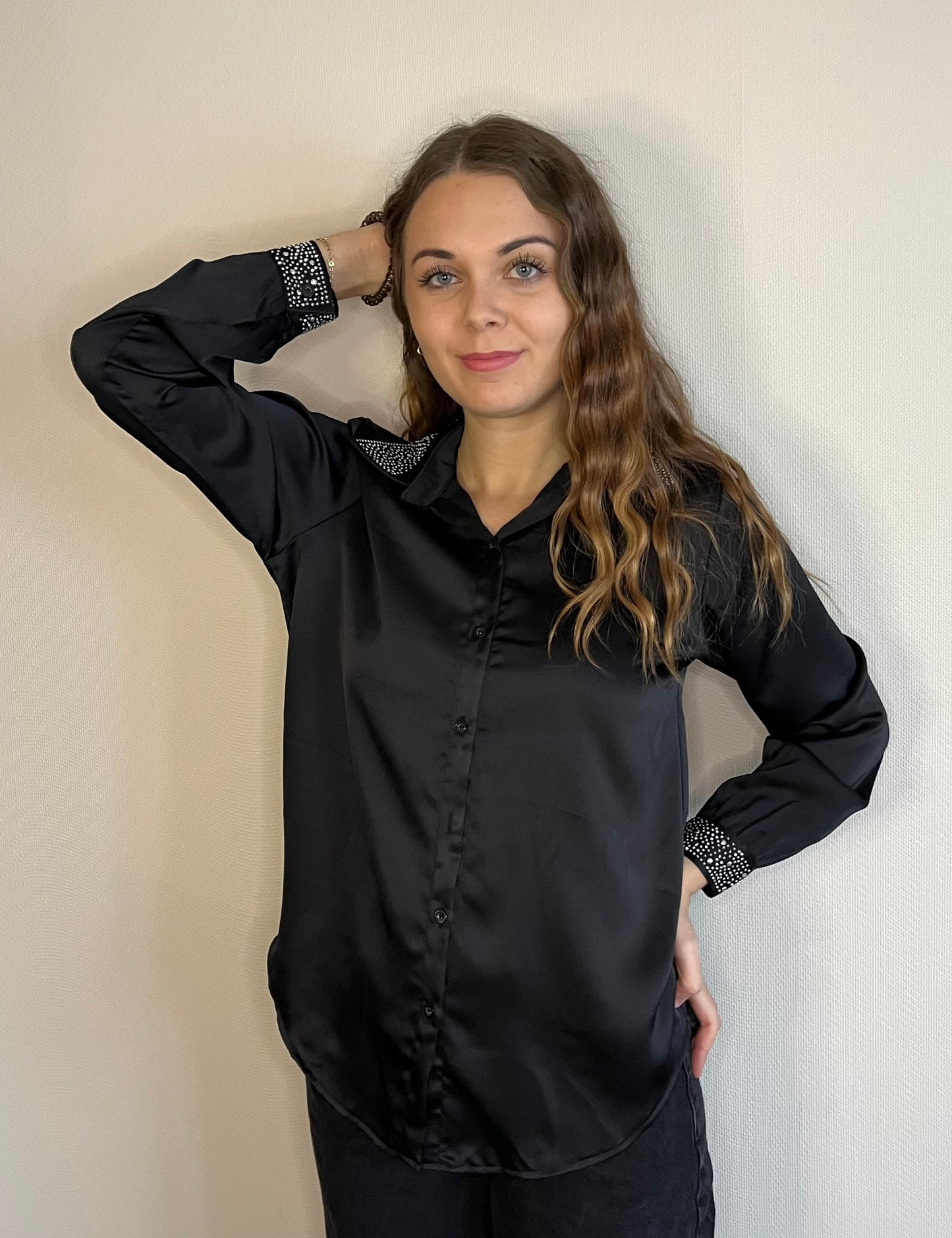 Chemise en satin a strass